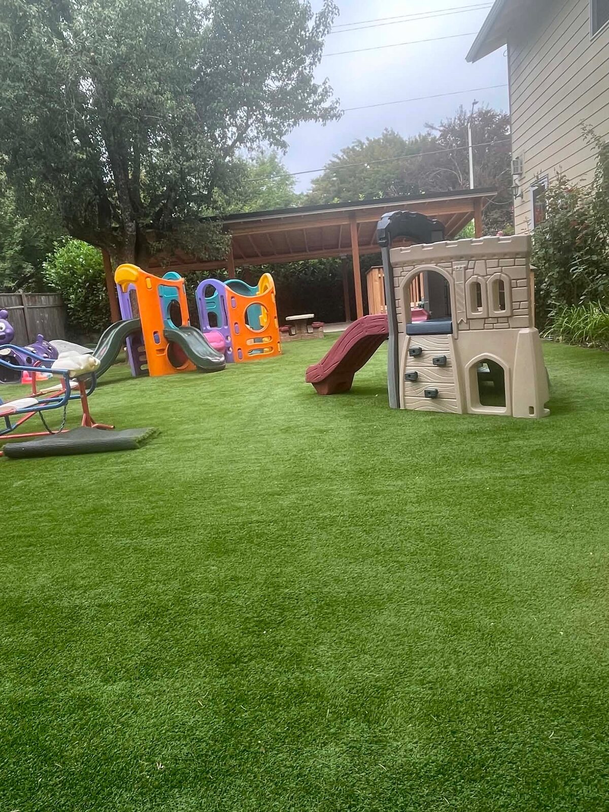 Play structure at the SW Hensley location